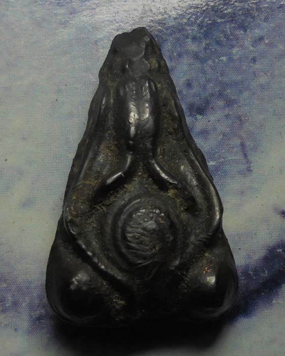 พระปิดตาหลวงพ่อเกิด วัดสะพาน