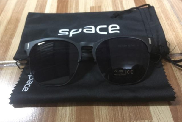 แว่นกันแดด Space แท้ ของใหม่ ดีไซน์โครงขาเหล็ก เลนส์ UV400 PROTECTION พร้อมซองและผ้าเช็ด