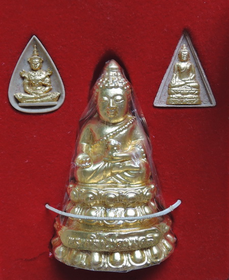 พระกริ่งโชคมงคลวัดบวรนิเวศวิหาร สูง3นิ้ว มีองคืพระครบชุด พร้อมกล่องเดิมกล่องเดิมๆ