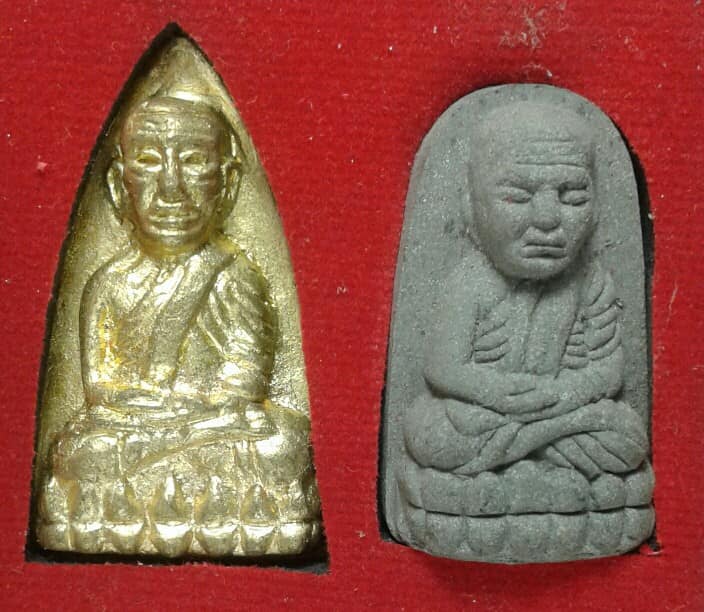 หลวงพ่อทวด วัดช้างให้ ปี 2547  พร้อมกล่อง 2 องค์ เคาะเดียวครับ