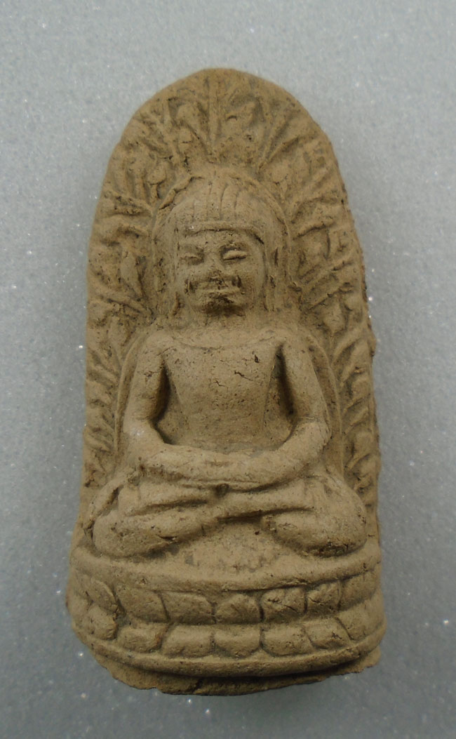 20บาท...พระลือชัยไตรมาส หลวงปู่แหวน ปี2516 เนื้อดิน ///G762