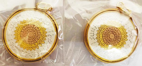 2 เหรียญจตุคามรามเทพ พลังแผ่นดิน สรงน้ำ 50 เนื้อสามกษัตริย์ลงยาเลี่ยมกรอบทองไมครอนอย่างดี