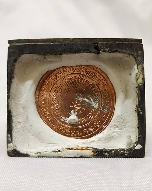 พระบูชาตั้งหน้ารถ หลวงปู่ทวด วัดช้างให้ หน้าตัก 1.5  นิ้ว เนื้อโลหะรมดำมันปู