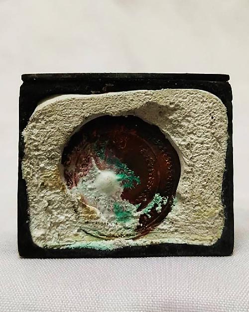 พระบูชาตั้งหน้ารถ หลวงปู่ทวด วัดช้างให้ หน้าตัก 1.5  นิ้ว เนื้อโลหะรมดำมันปู