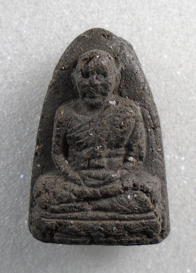 20บาท...พระรูปเหมือน เนื้อดิน ไม่ทราบที่ ///G817