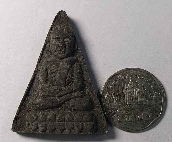 60  บาทแดงครับ   หลวงปู่ทวด  ออกวัดอรุณราชวรารามราชวรมหาวิหาร  กรุงเทพ