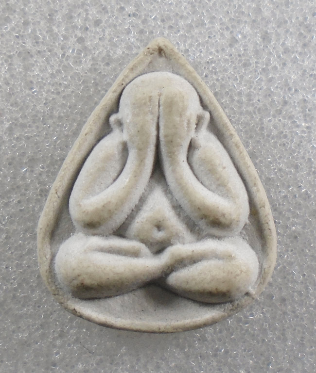 20บาท...พระปิดตา เนื้อผง หลังยันต์ ไม่ทราบที่///G900