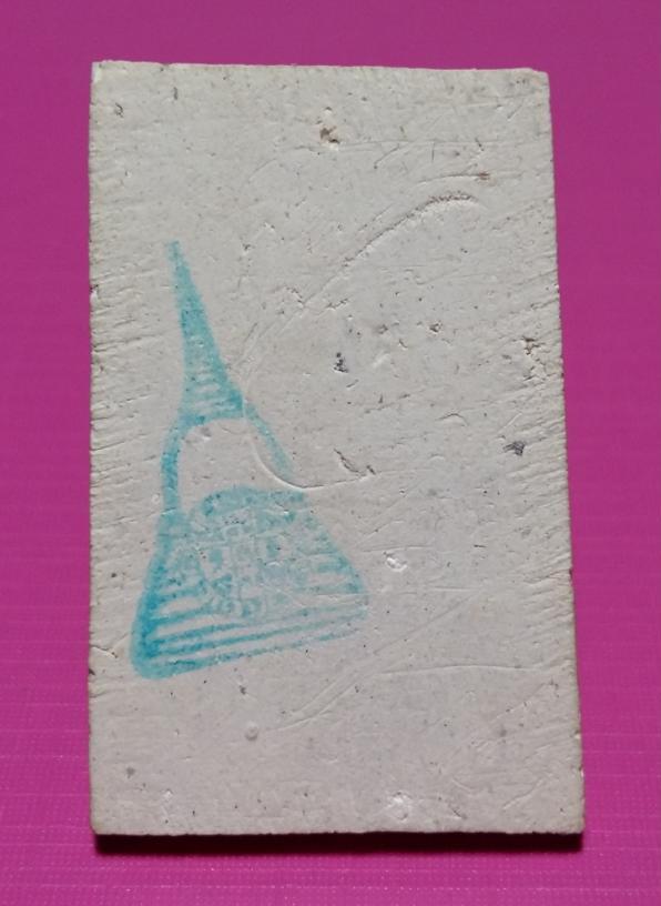 พระสมเด็จบางขุนพรหม รุ่นอุดมมงคล ปี2543 โรยเม็ดผงเก่าเม็ดใหญ่ หลังตรายาง พร้อมกล่องเดิมครับ