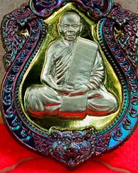 เหรียญเสมาหัวเสือรุ่นแรก หลวงพ่อสิน วัดละหารใหญ่ (เนื้อทองทิพย์หน้ากากเงิน) สวยเดิมno.26