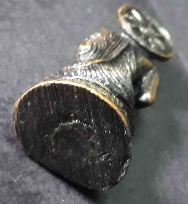 20 บาท  รูปหล่อพระพุทธนั่งประทานพร เชิญครับไม่แพง ภาพแรกไม่ชัดเนื่องจากมือสั่น หิวเหล้าครับ  ใครจะพา