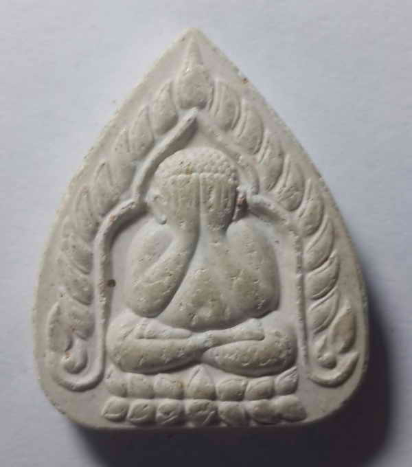 20 บาท พระปิดตาเนื้อผง วัดเขาวงพระจันทร์ จังหวัดลพบุรี  BOXP 23