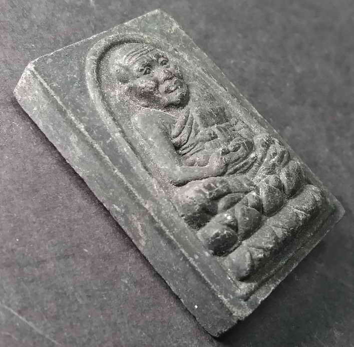 20 บาท หลวงปู่ทวดเนื้อผงใบลาน หลังยันต์ห้า เจ้าของเดิมบอกว่าได้มาจากวัดในแถบยะลา  จึงไม่ได้ออกวัดช้า