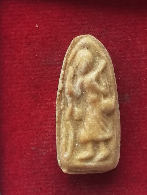 พระสิวลีเนื้อผงน้ำมัน  พิมพ์มีย่าม หลวงพ่อกวย วัดโฆสิตาราม#1