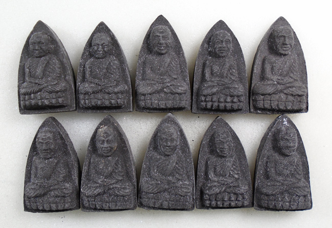 20บาท...พระหลวงปู่ทวด เนื้อว่าน ไม่ทราบวัดที่ออก 10 องค์ ...1