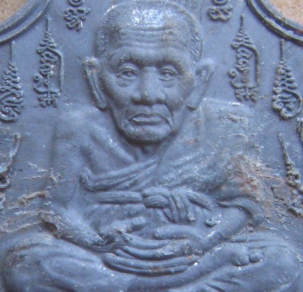 เหรียญหลวงปู่ทวดนิ้วกระดก หลวงพ่อเพชร วัดไทรทองพัฒนา จ กาญจนบุรี ปี2555เนื้อตะกั่ว มีโค้ด+กล่อง