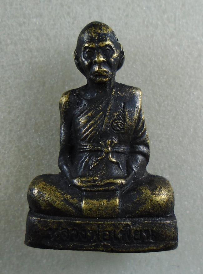 20บาท...รูปหล่อหลวงพ่อเพี้ยน ปี๔๗ โค๊ต ๒๖๕๕ ///H146