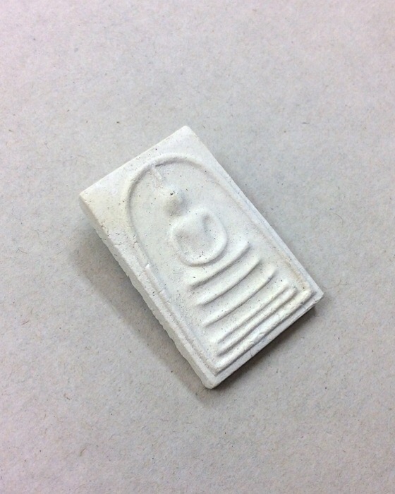 สมเด็จบางขุนพรหม แช่น้ำมนต์ พิมพ์เส้นด้าย ปี39 รุ่นฉลองสิริราชสมบัติครบ50ปี ร.9 มีโค๊ด กล่องเดิม