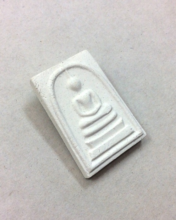 สมเด็จบางขุนพรหม แช่น้ำมนต์ พิมพ์ใหญ่ ปี39 รุ่นฉลองสิริราชสมบัติครบ50ปี ร.9 มีโค๊ด กล่องเดิม 