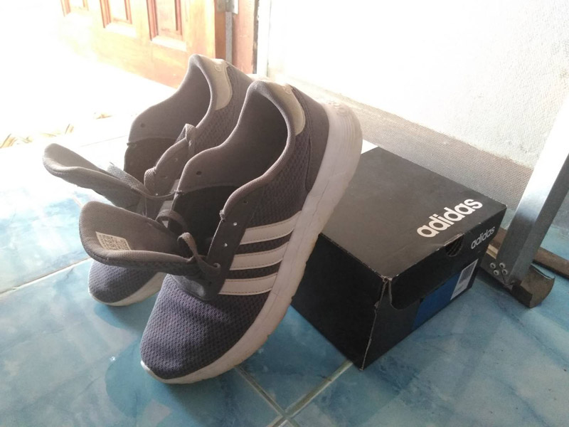 รองเท้าวิ่ง adidas เบอร์ 42 +++ แท้ +++