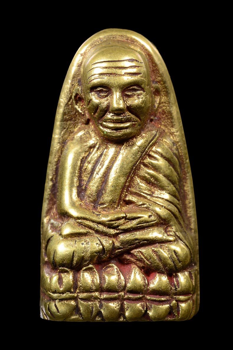 หลวงปู่ทวด หลังเตารีด เนื้อทองทิพย์ขัดยาแดง พิมพ์กลาง รุ่นสร้างโรงพยาบาลโคกโพธิ์ ปี 2539 สวยครับ หาย