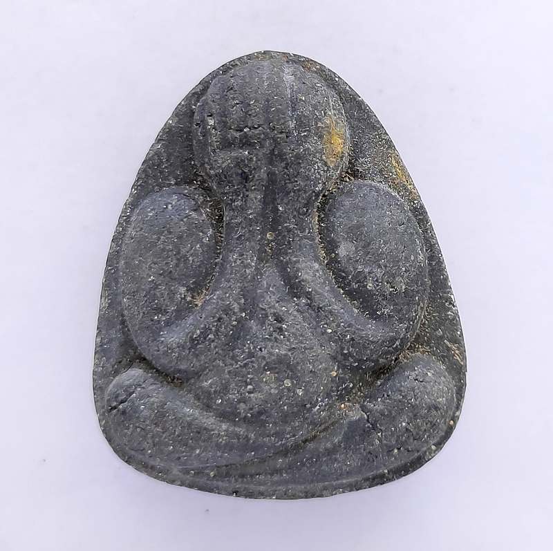 พระผงปิดตาหลังยันต์ หลวงพ่อมาลัย วัดบางหญ้าแพรก จ.สมุทรสาคร ปี 2526