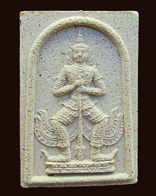 ท้าวเวสสุวรรณเนื้อผงผสมผงพรายกุมาร  รุ่นแรก ปี ๒๕๔๘ หลวงพ่อสาคร มนุญโญ วัดหนองกรับ จ.ระยอง 