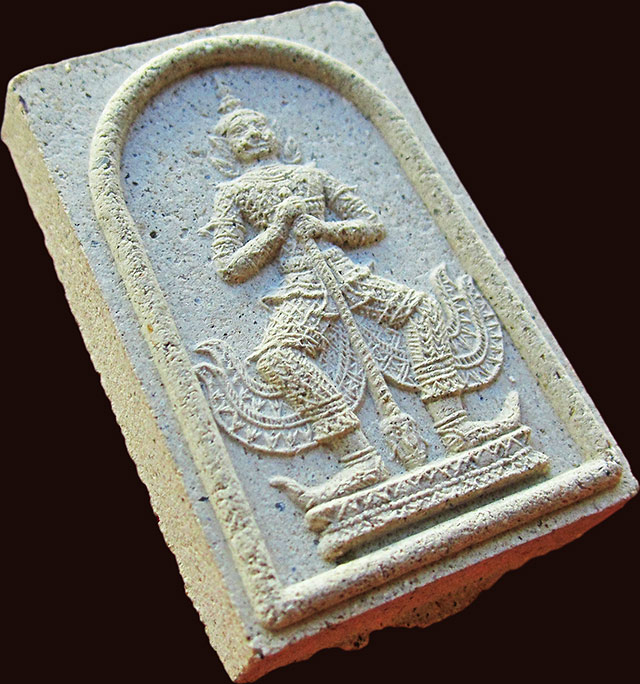 ท้าวเวสสุวรรณเนื้อผงผสมผงพรายกุมาร  รุ่นแรก ปี ๒๕๔๘ หลวงพ่อสาคร มนุญโญ วัดหนองกรับ จ.ระยอง 