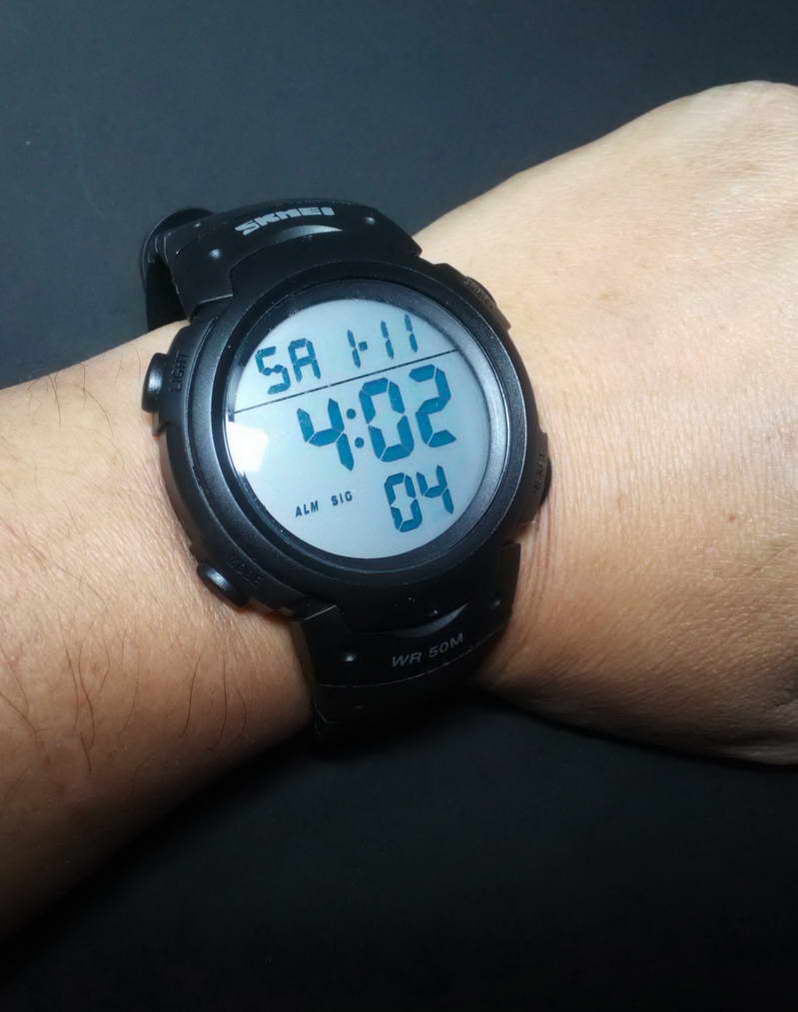 นาฬิกาข้อมือ ดิจิตอลทรงสปอร์ต  SKMEI  1068  กันน้ำ 50 เมตร  ตัวเรือน พลาสติก ABS  