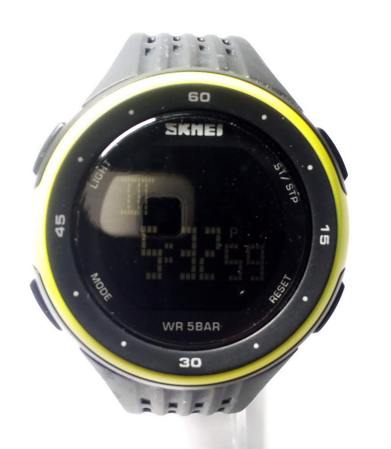 190  บาท SKMEI  นาฬิกาข้อมือ ดิจิตอล รุ่น 1219 สีเหลือง  พร้อมกล่องเหล็กเเละการ์ด