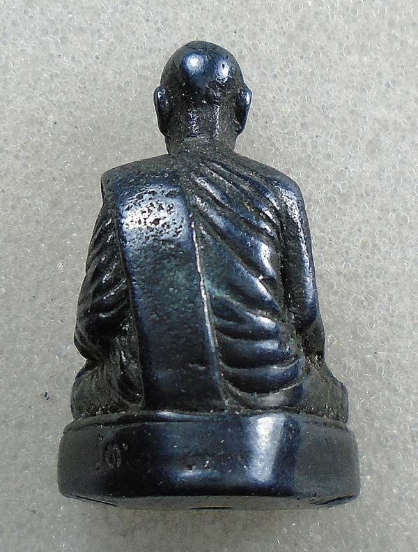 20 บาท....รูปหล่อ หลวงพ่อปุย เนื้อเมฆพัตร ไม่ทราบที่....88
