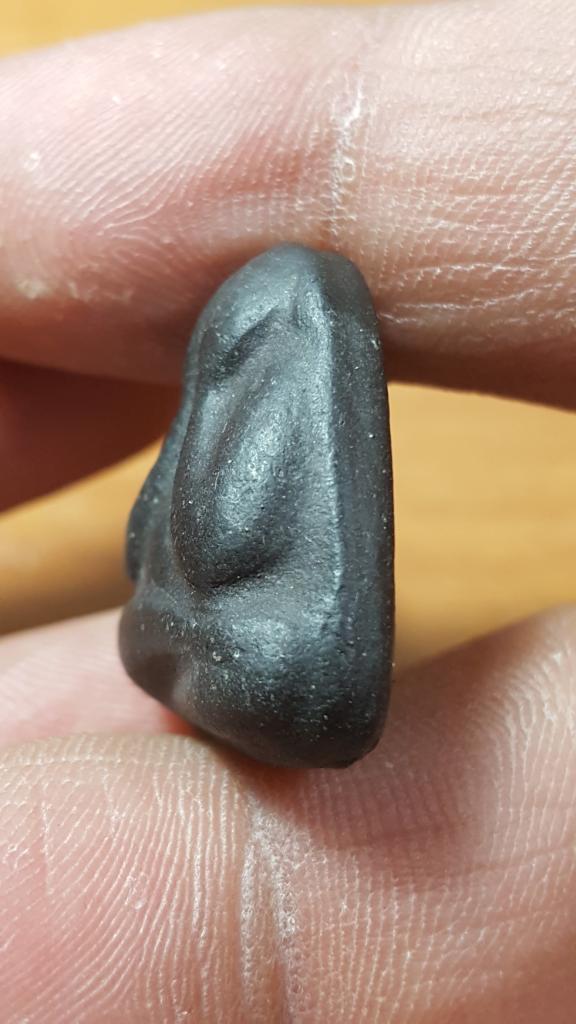 พระปิดตาเนื้อผงคลุกรักพิมพ์หลังแบบเจ้าคุณวิเชียร วัดเครือวัลย์ จ.ชลบุรี #ผงเก่าหลวงปู่แก้ว 