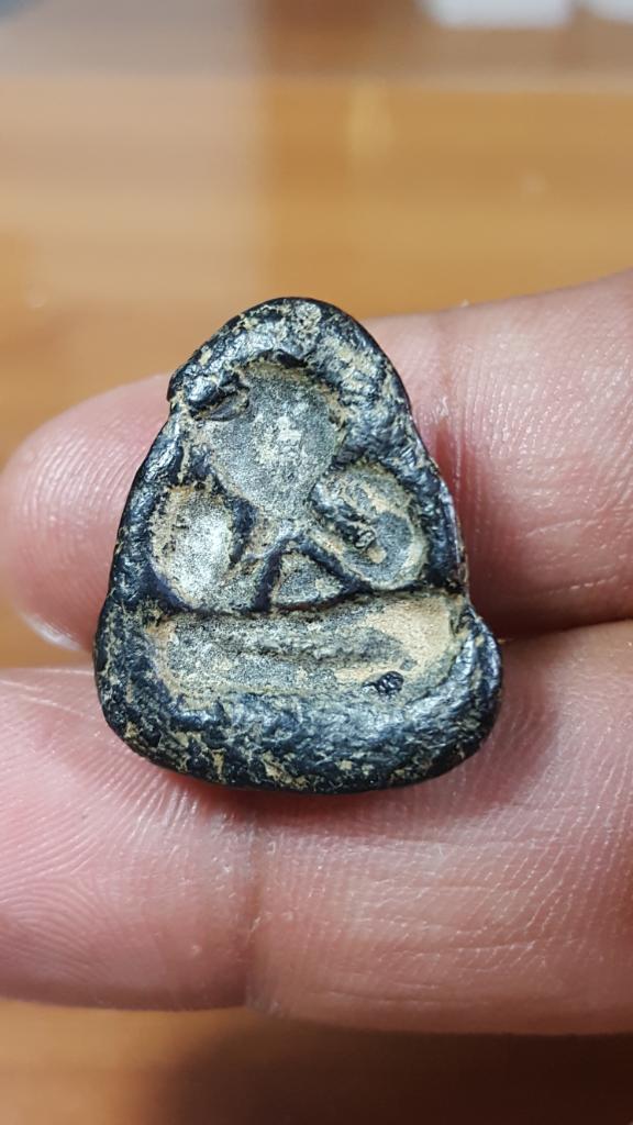 ปิดตาหลังแบบลงรัก ไม่ทราบเกจิ