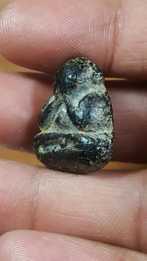 ปิดตาหลังแบบลงรัก ไม่ทราบเกจิ