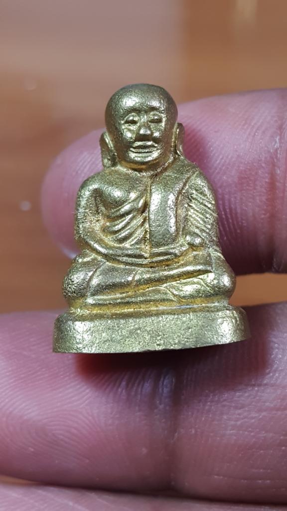 รูปเหมือนหลวงพ่อเงินรุ่นเมตตาบารมี เนื้อทองผสม ใต้ฐานตอกโค๊ต เงิน๔๕