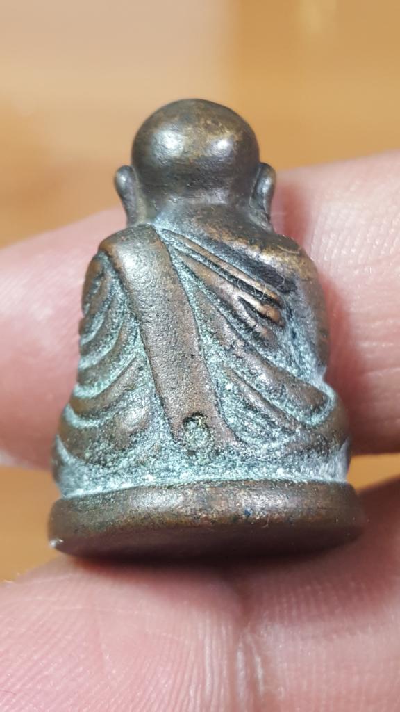 รูปหล่อเหมือนหลวงพ่อเงินเนื้อทองผสม รมดำเก่า ไม่ทราบวัด