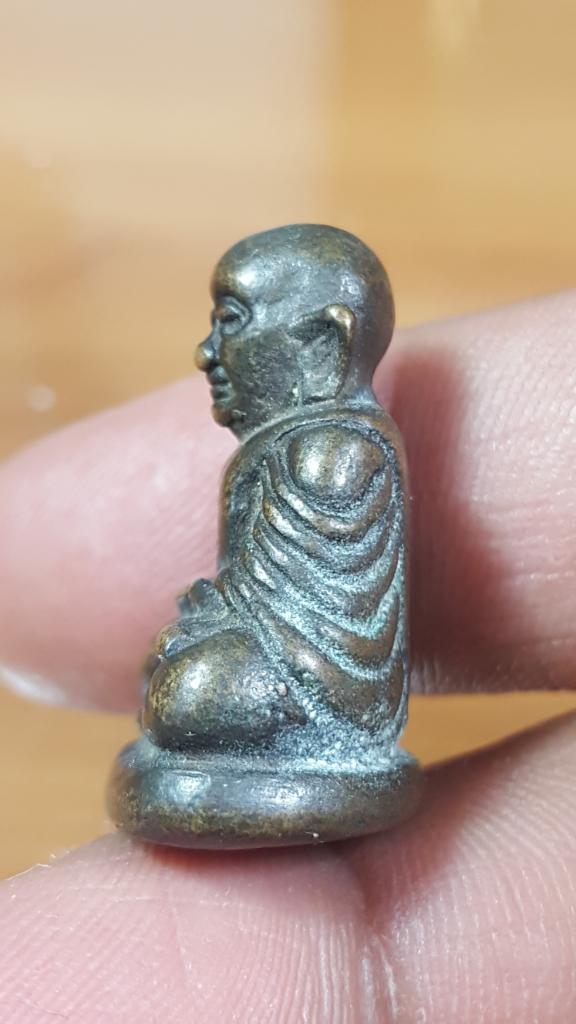 รูปหล่อเหมือนหลวงพ่อเงินเนื้อทองผสม รมดำเก่า ไม่ทราบวัด