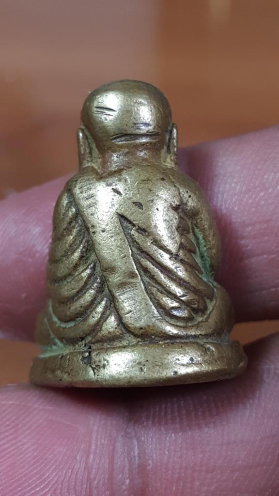 รูปหล่อเหมือนหลวงพ่อเงินหน้ายิ้ม เนื้อทองผสมไม่ทราบวัด