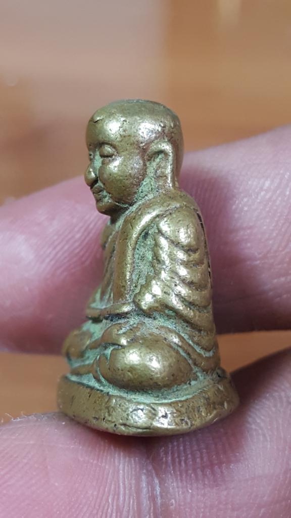 รูปหล่อเหมือนหลวงพ่อเงินหน้ายิ้ม เนื้อทองผสมไม่ทราบวัด