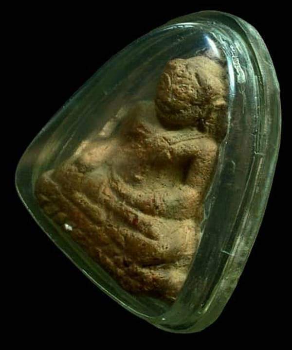 หลวงพ่อโต บางกระทิง สภาพยังสวยมีหน้ามีตาครับ มาพร้อมบัตรรับรองพระแท้การันตีพระครับ