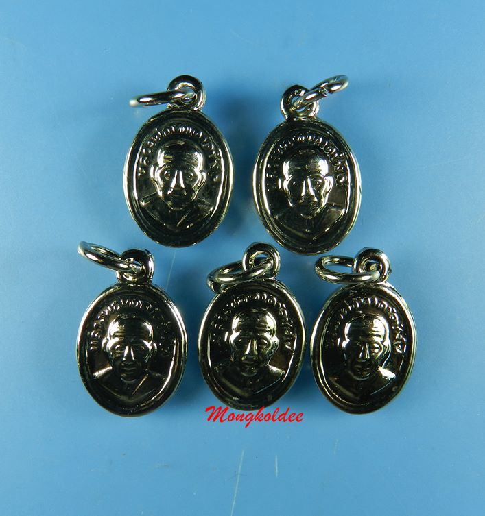 หลวงพ่อทวด พิมพ์เม็ดแตง เนื้อทองแดงชุบนิเกิ้ล เสาร์ 5 ปี55 วัดช้างให้ จ.ปัตตานี พร้อมคาถา