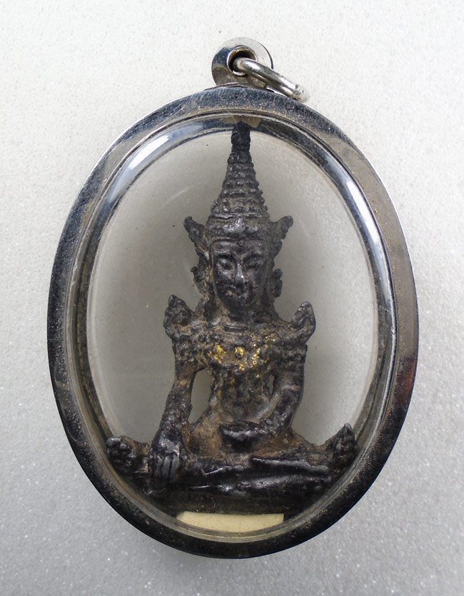 20บาท...รูปหล่อพระแก้วมรกต ขนาด 2 นิ้ว ไม่ทราบที่ ///H349