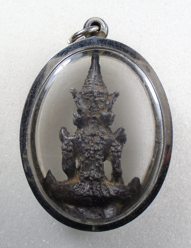 20บาท...รูปหล่อพระแก้วมรกต ขนาด 2 นิ้ว ไม่ทราบที่ ///H349