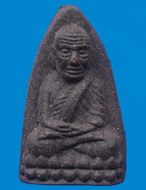 หลวงปู่ทวด หลัง สก. พิมพ์ใหญ่ วัดห้วยมงคล ปี 2544 เนื้อว่านคลุกรัก