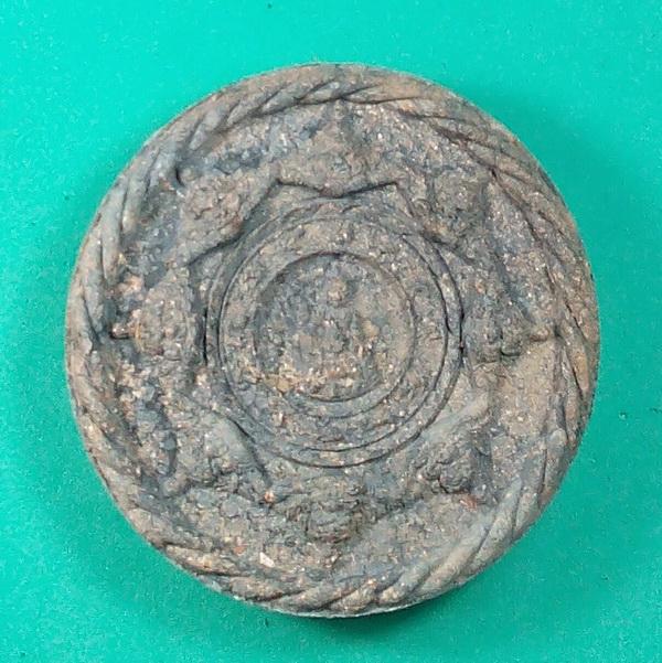 หลวงปู่ทวดหลังองค์จตุคามรามเทพ รุ่น ปาฏิหาริย์ วัดห้วยมงคล พิมพ์ใหญ่ ขนาดเส้นผ่าศูนย์กลาง 5.2 เซนต์ 