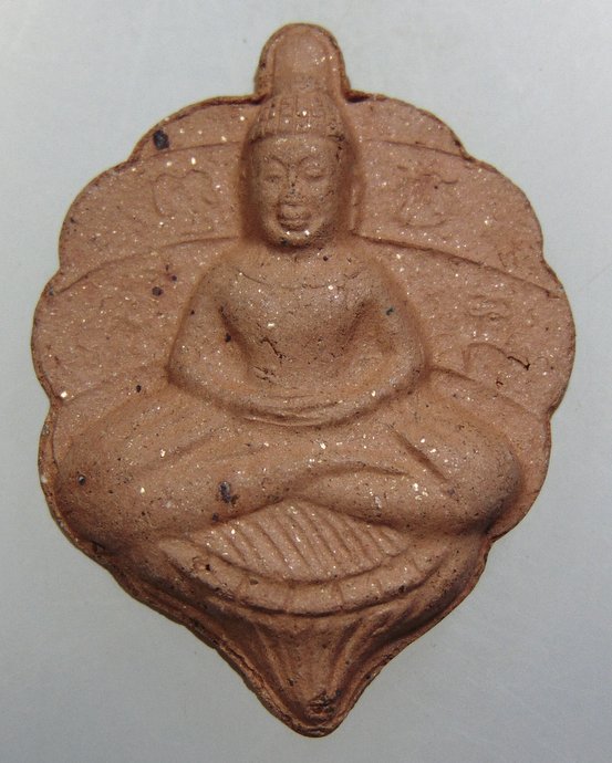 ๒๐ พระโพธิ์จักร วัดอโศการาม เนื้อดิน