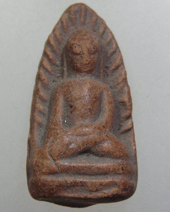๒๐ พระพุทธเนื้อดิน
