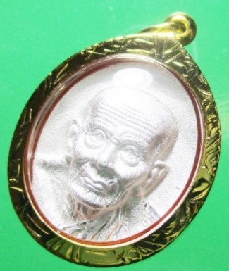 หลวงปู่ทวด เนื้อเงิน พร้อมเลี่ยมทอง พระหลวงพ่อทวด104ปี พร้อมเลี่ยมทองคำแท้ 