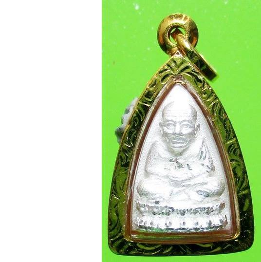 หลวงปู่ทวด เนื้อเงิน พร้อมเลี่ยมทอง พระหลวงพ่อทวด104ปี พร้อมเลี่ยมทองคำแท้ 