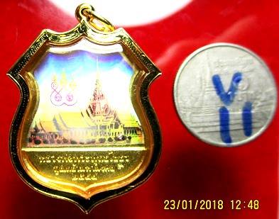 หลวงพ่อโสธร 3มิติ รุ่นทูลเกล้า พร้อมเลี่ยมทองคำแท้ เปอร์เซ็นทอง75%ครับ ปี44 โดยสมเด็จพระญานสังวร สมเ