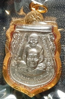 หลวงปู่ทวด หลวงพ่อทอง รุ่นแซยิด๙๓อัลปาก้า พร้อมเลี่ยมทองคำแท้ มือหนึ่งครับผม